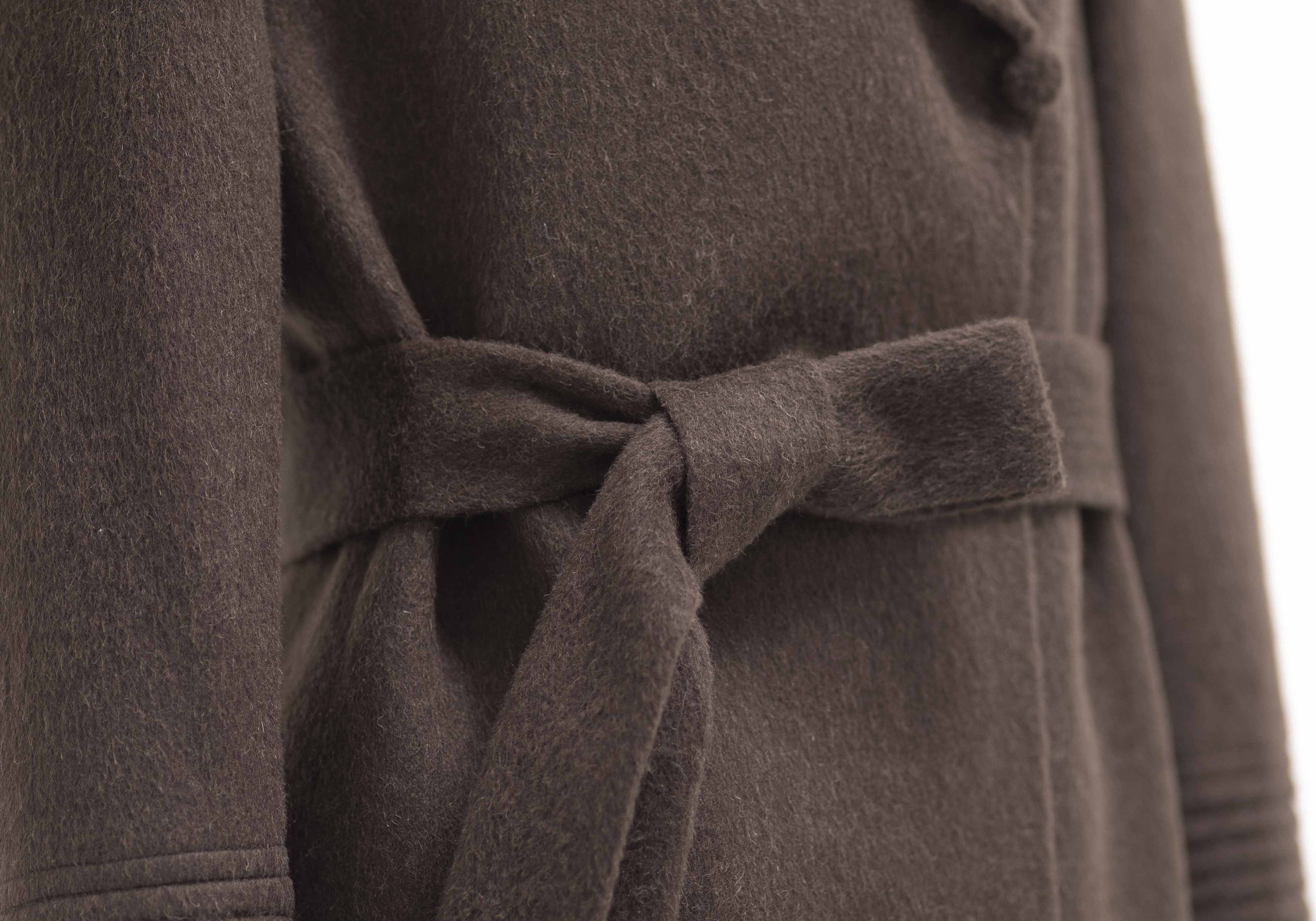HOW TO TIE YOUR COAT
