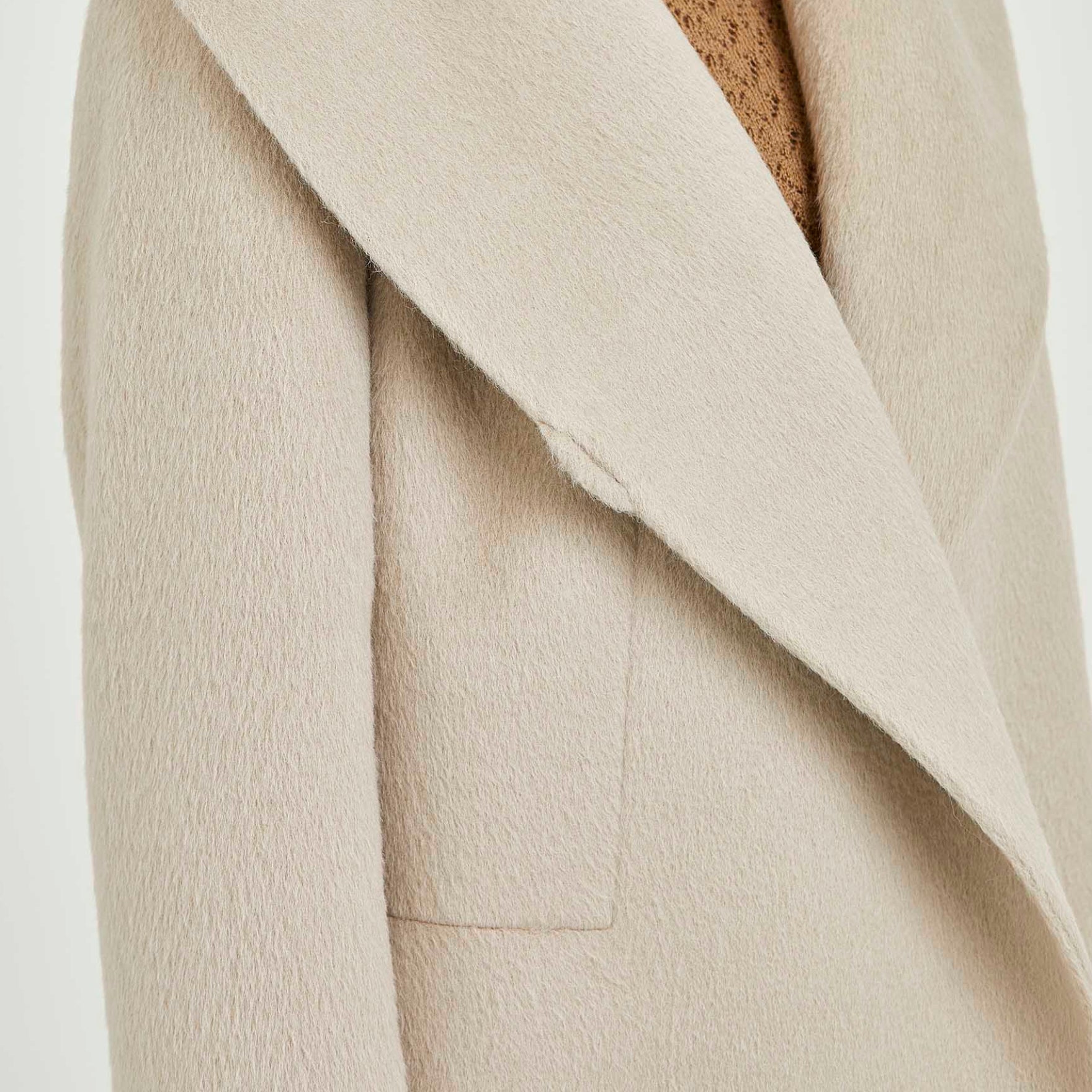 Natural Durability: highly resistant to everyday wear.