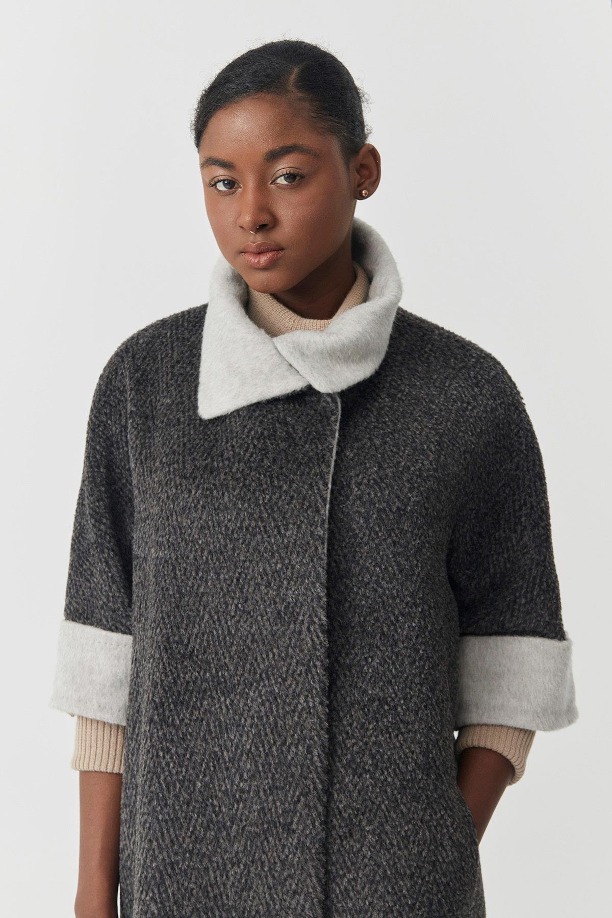 Suri Alpaca Short-sleeve Coat | Grecia